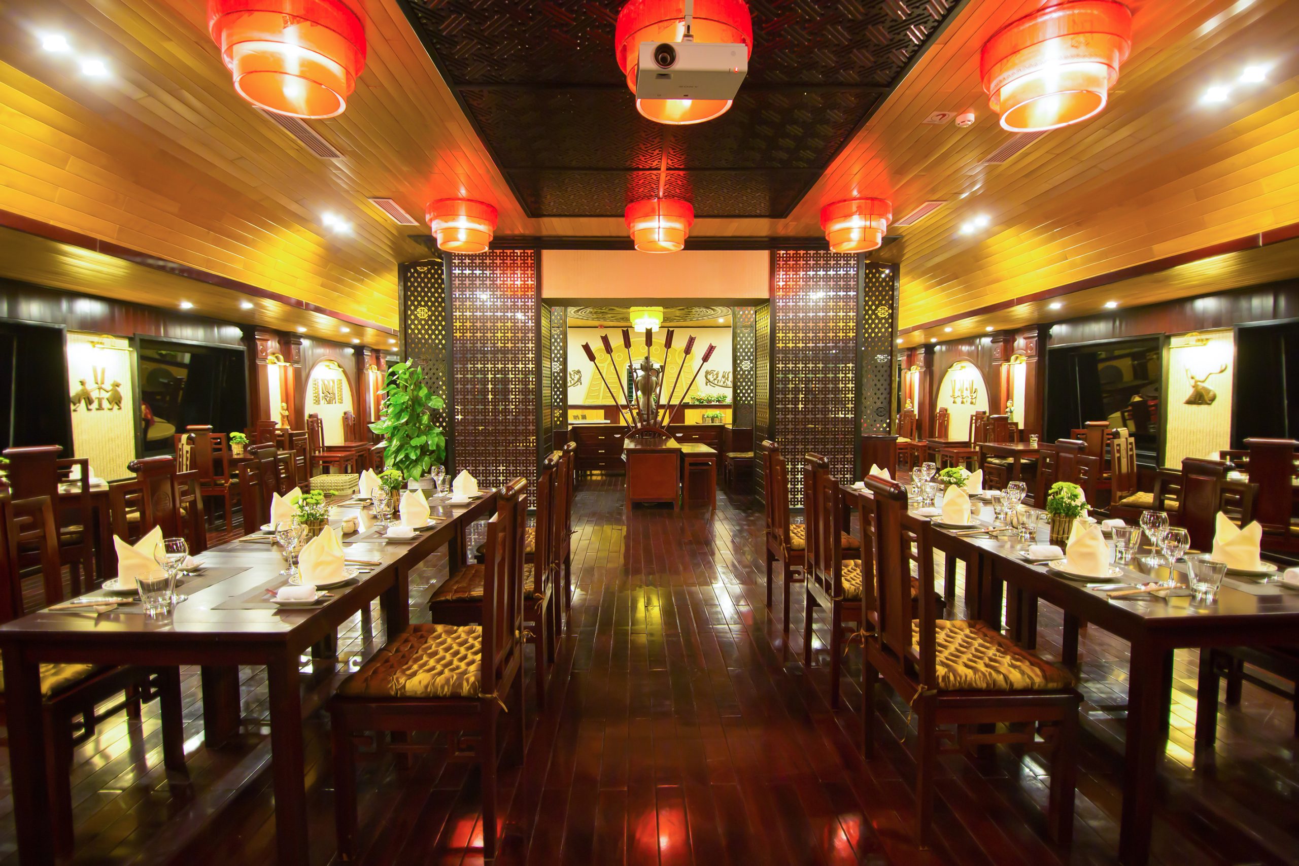 Dragon Legend Cruise restaurant