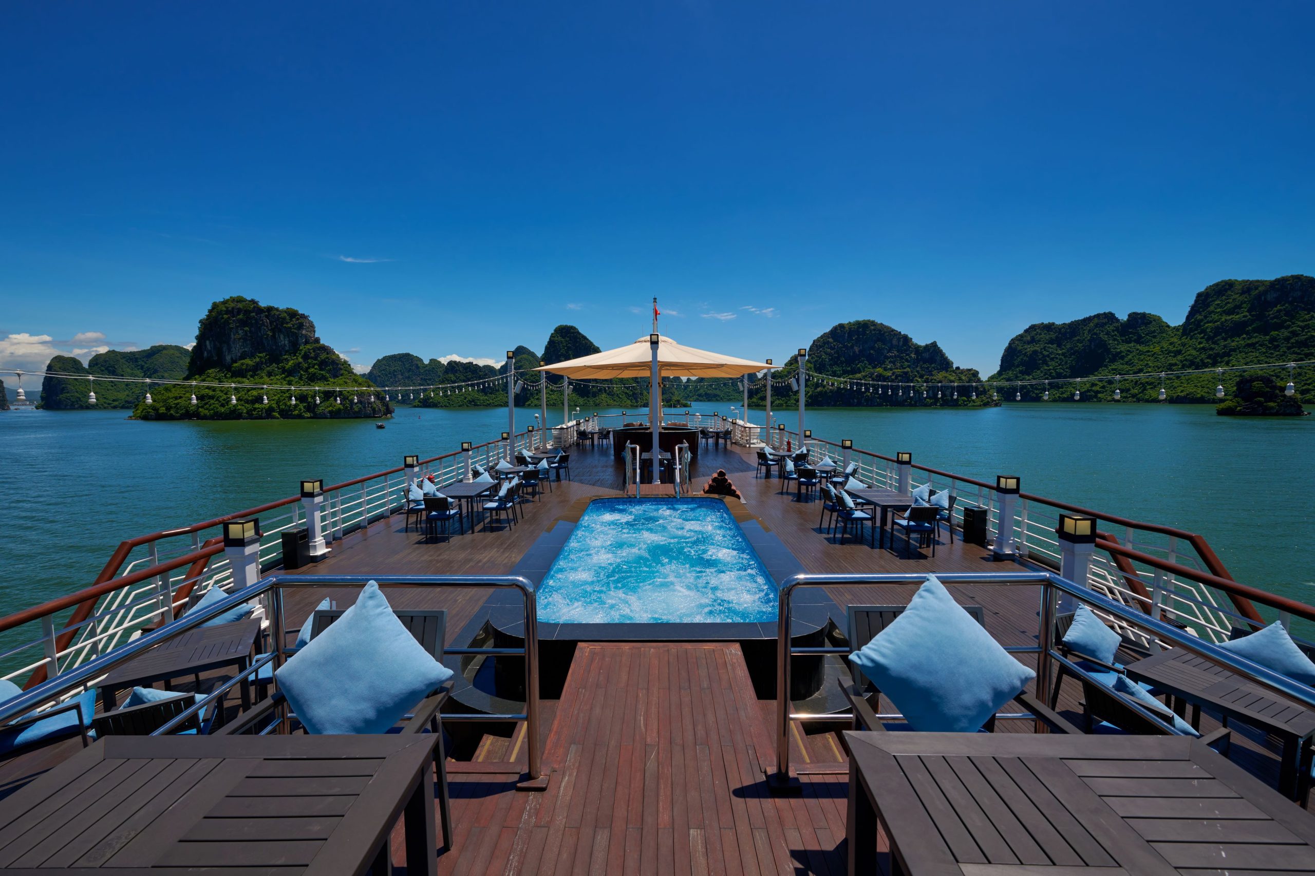 Paradise Grand Cruise sundeck