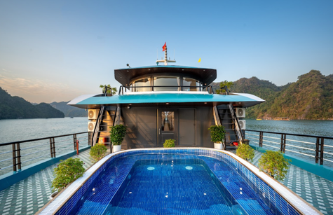 Dragon Bay Premium Cruise swimming pool