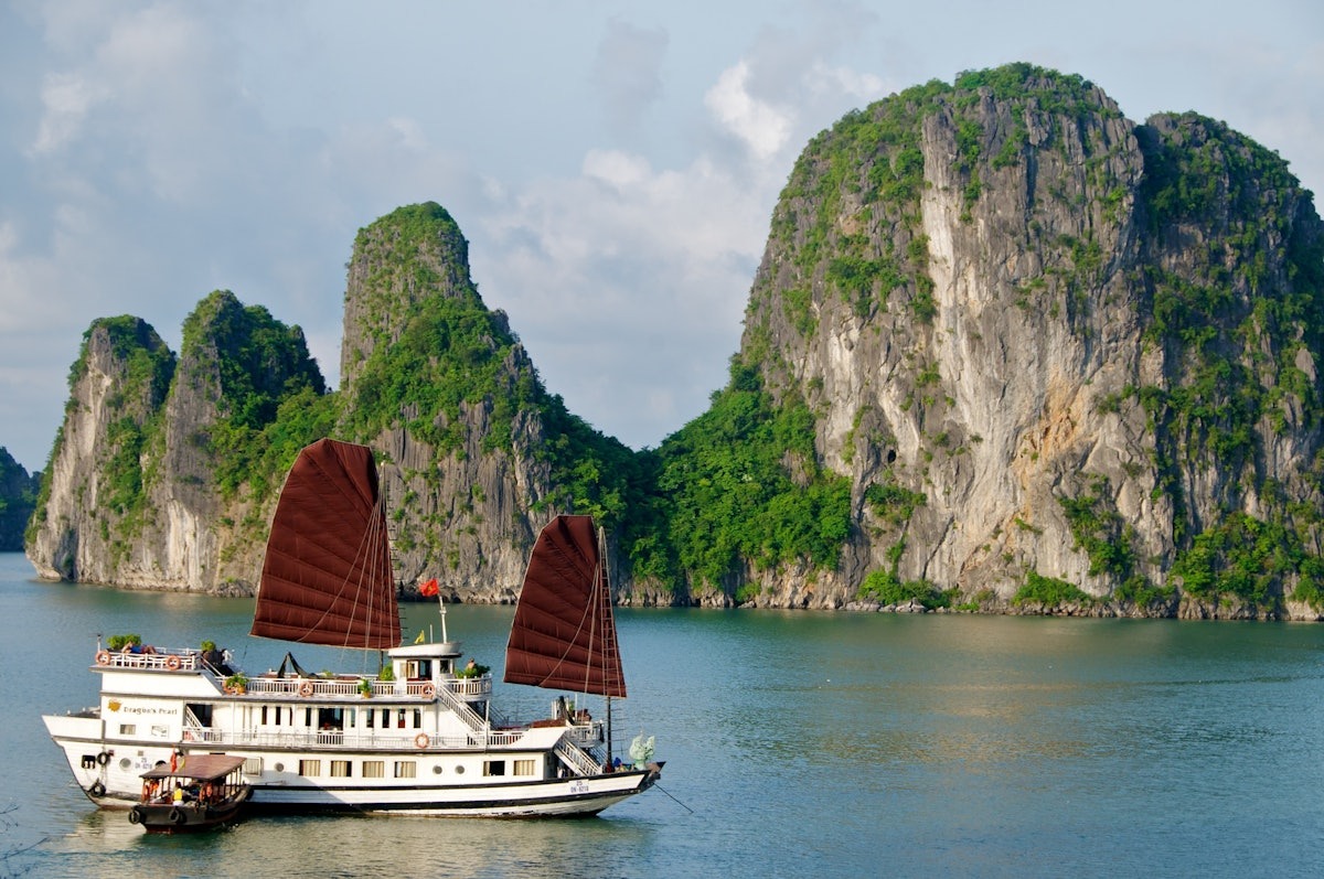do a quick half-day or full-day trip Halong bay