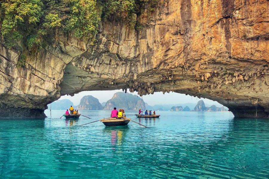 Best time to visit Bai Tu Long Bay