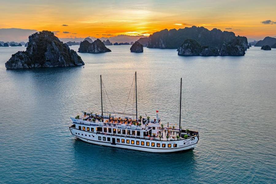 Cruise trips Bai Tu Long
