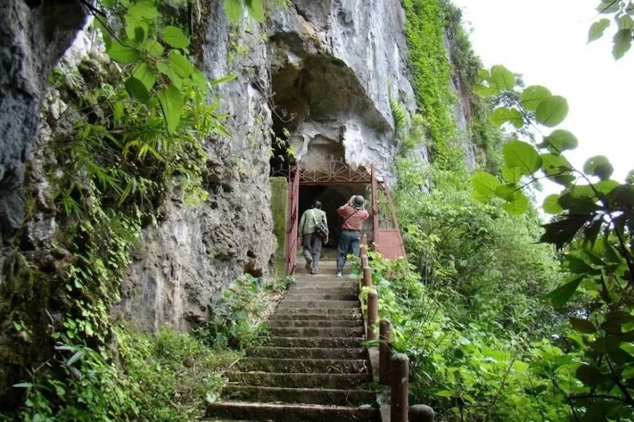Hike to hidden caves on Cat Ba Island