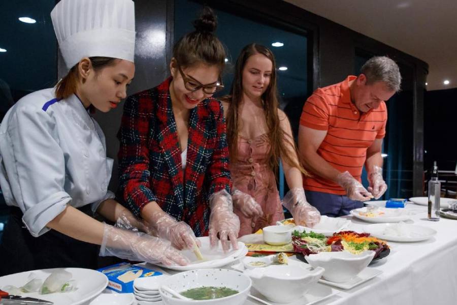 cooking class on cruise ha long with Scarlet Pearl Cruise