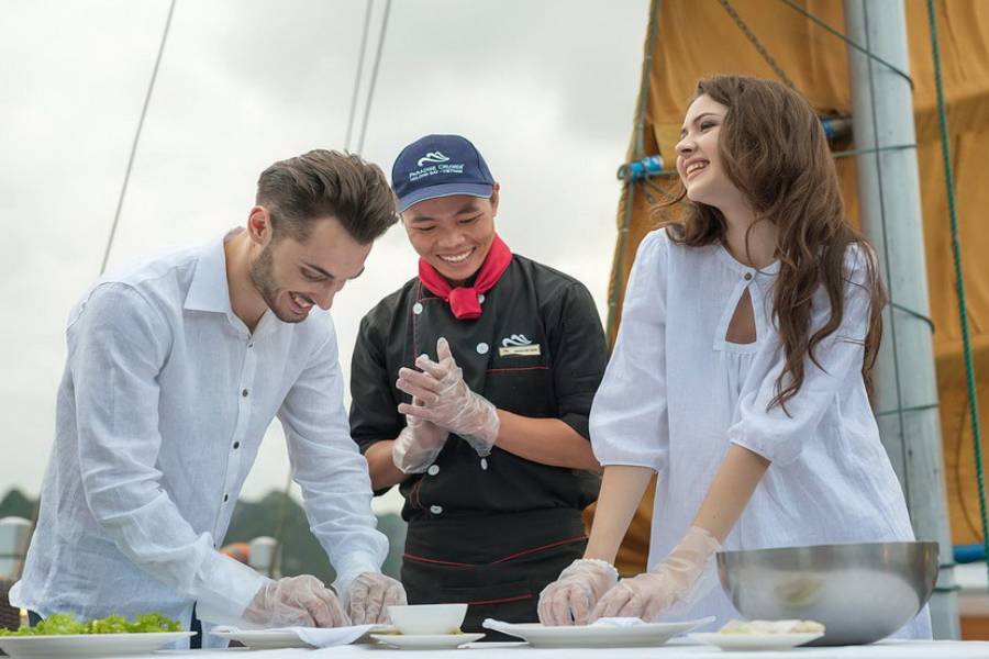 Cooking class on cruise Ha Long Bay