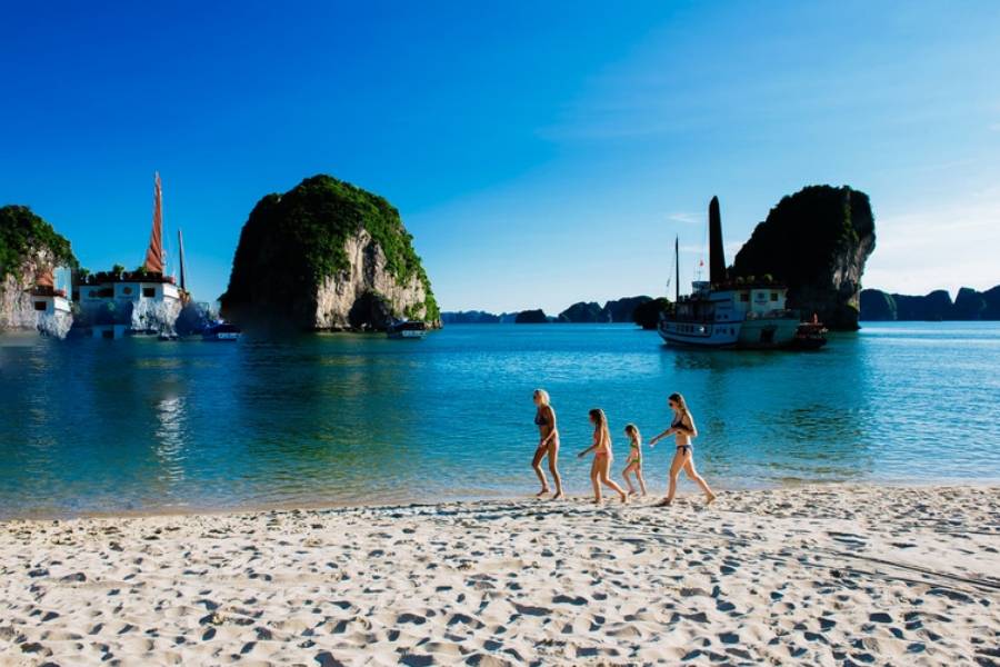 Should I travel to Halong Bay in April
