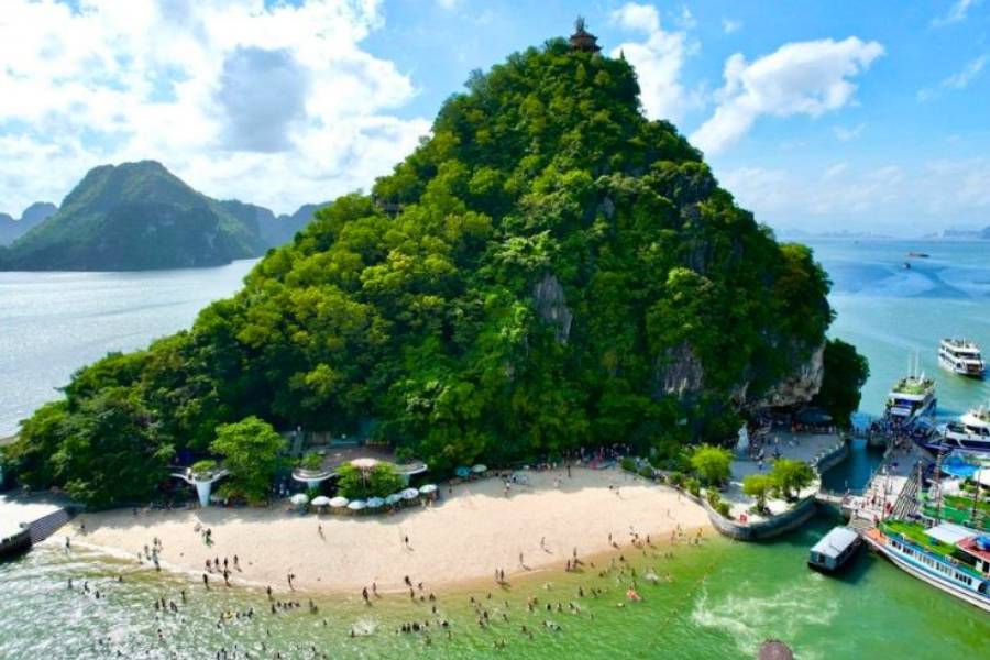 Swim and relax on Titop Island