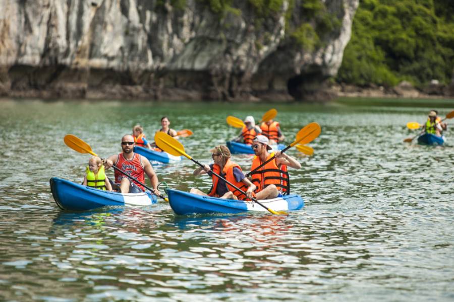 Try exciting fun water activities in Halong Bay