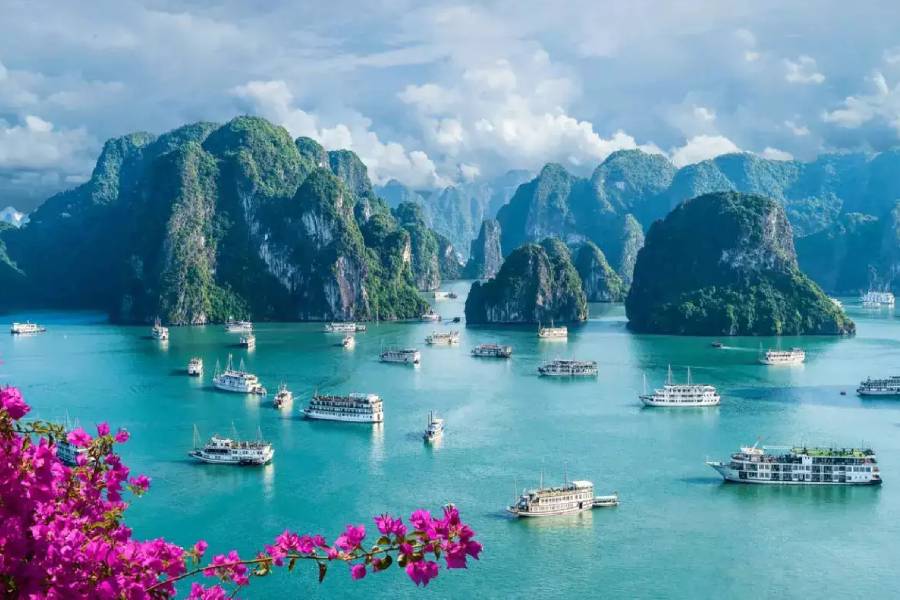 What is Ha Long Bay famous for?