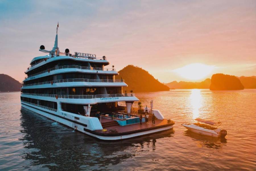 Scenic Halong Bay overnight cruise