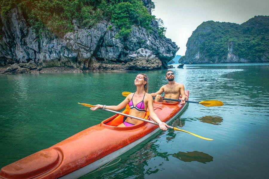 Weather Ha Long Bay February is suitable for kayaking