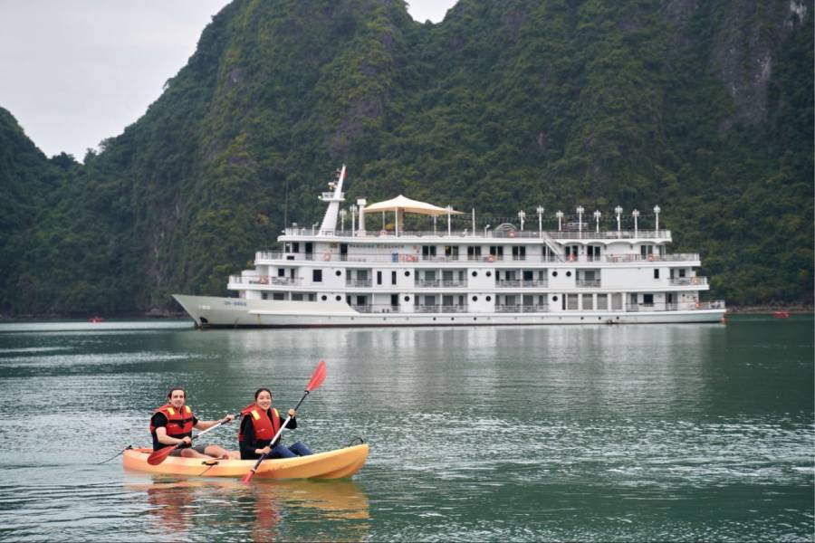 Spend overnight on a Halong Bay cruise
