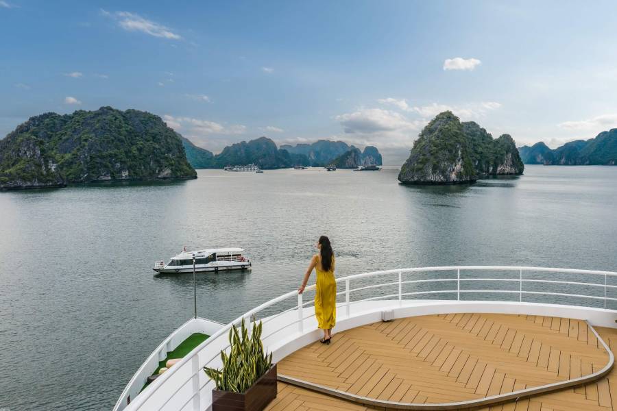 Explore Halong Bay on a cruise