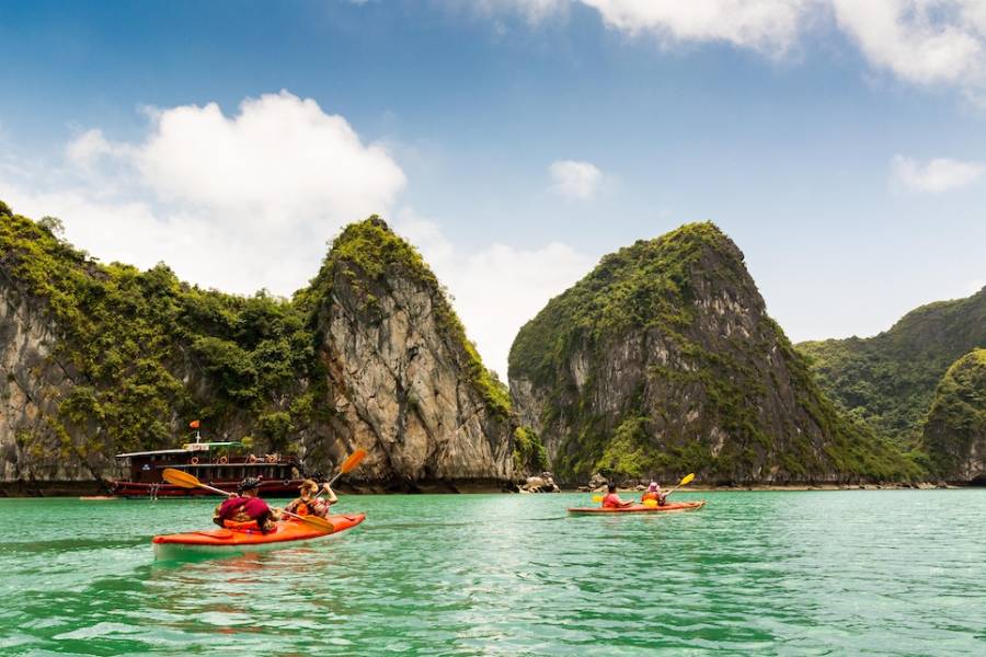 what love about weather in Halong Bay Vietnam in March