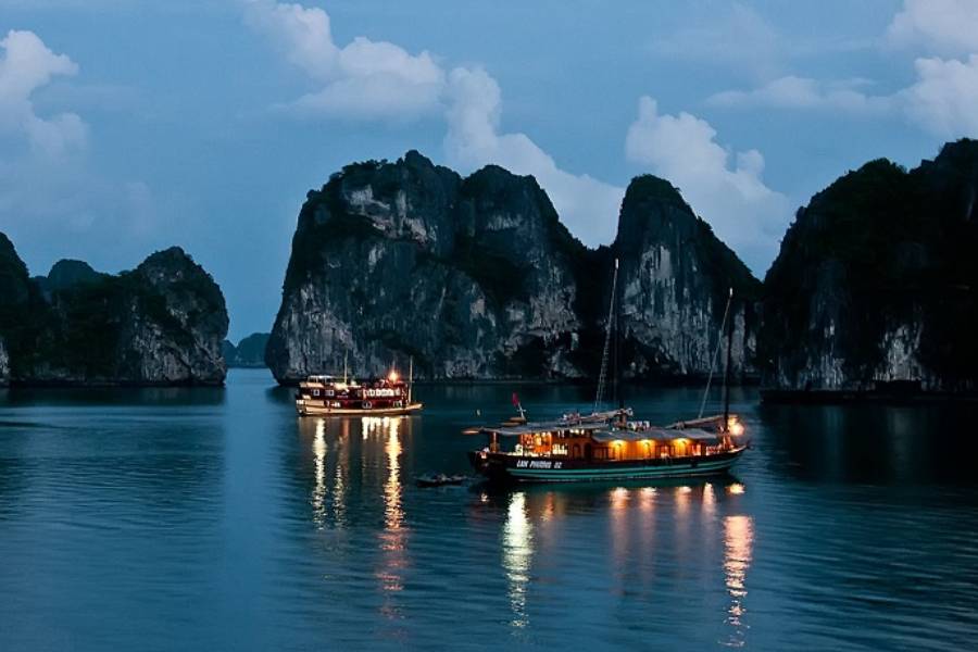 best place to catch squid in Halong Bay