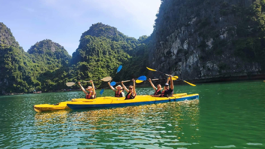 Kayaking Halong Bay suitable for beginners