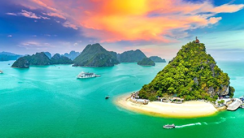 Ha Long Bay day cruise from Hanoi will take tourists to some famous landmarks