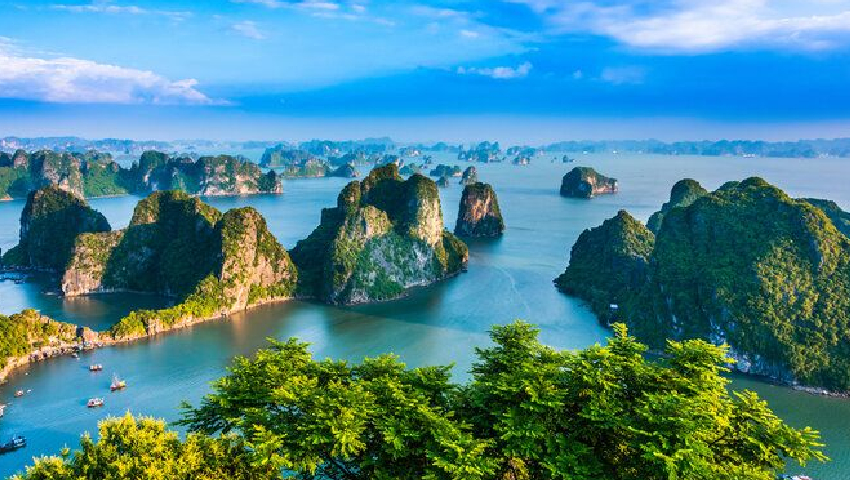 Best time to go for Halong Bay Vietnam cruises