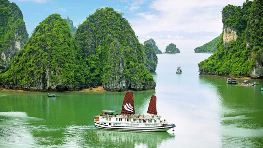 Overview of Ha Long Bay