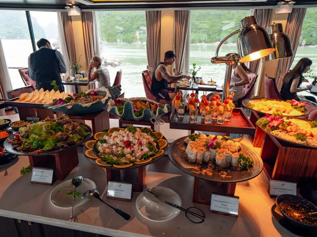 meals on Halong cruise