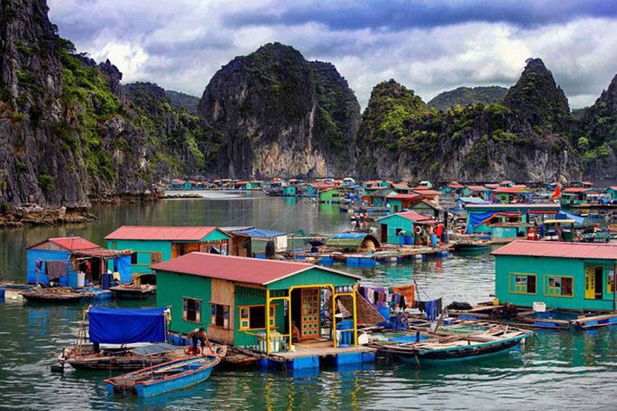 Visit fishing villages in Halong Bay in december