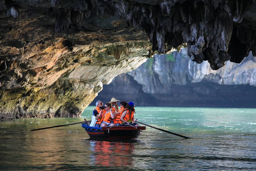 Explore halong bay on bamboo boats
