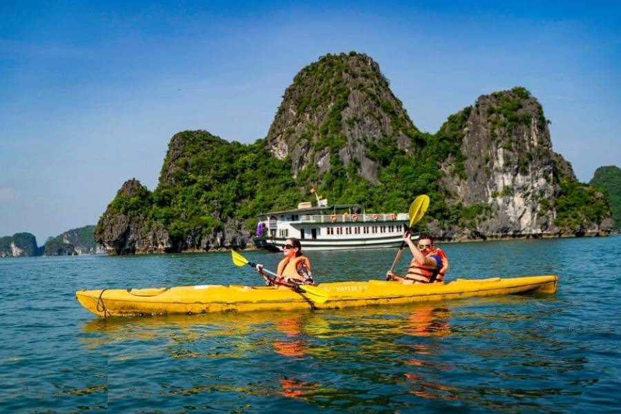 Go kayaking in halong bay in june