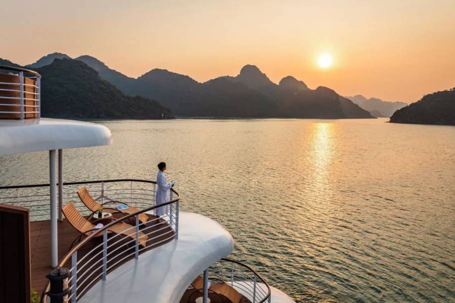 Bai Tu Long Bay vs Halong Bay which to choose