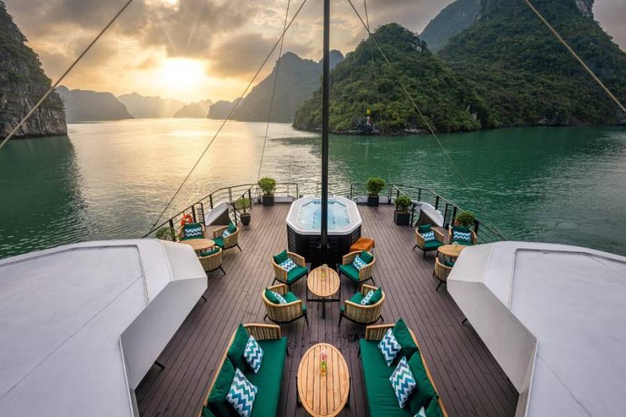 Ha Long Bay cruise itinerary