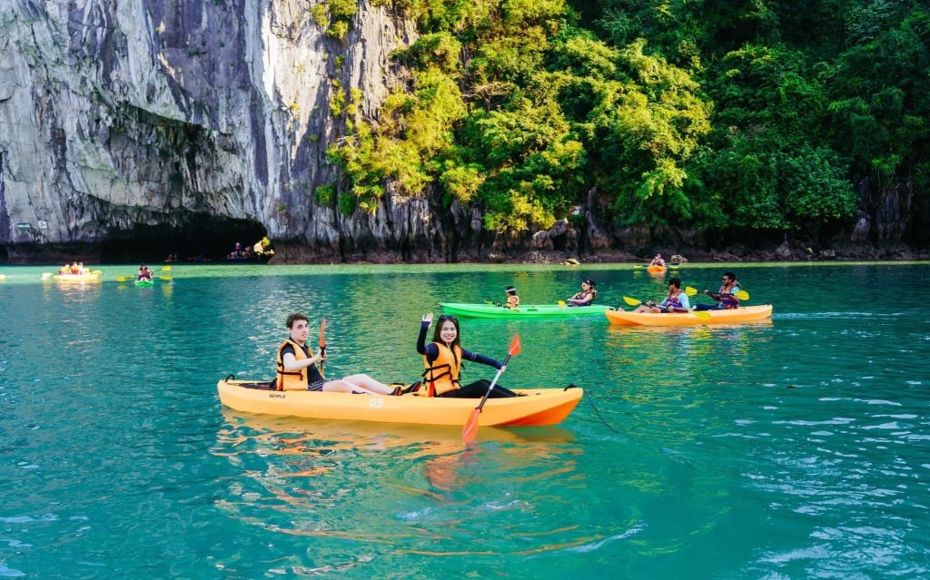 Kayaking Halong Bay in Luon Cave area