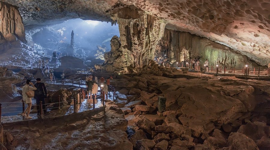 Sung Sot Cave is masterpiece of Halong Bay